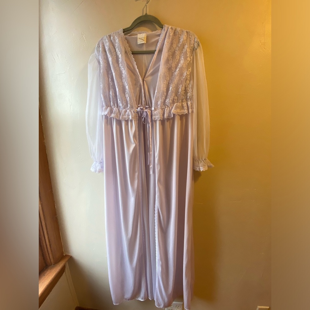 Elegant Lavender Lace Trimmed Robe and nightgown